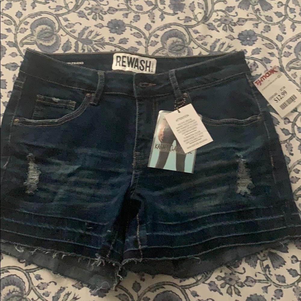 Classes rise girlfriend jean shorts!